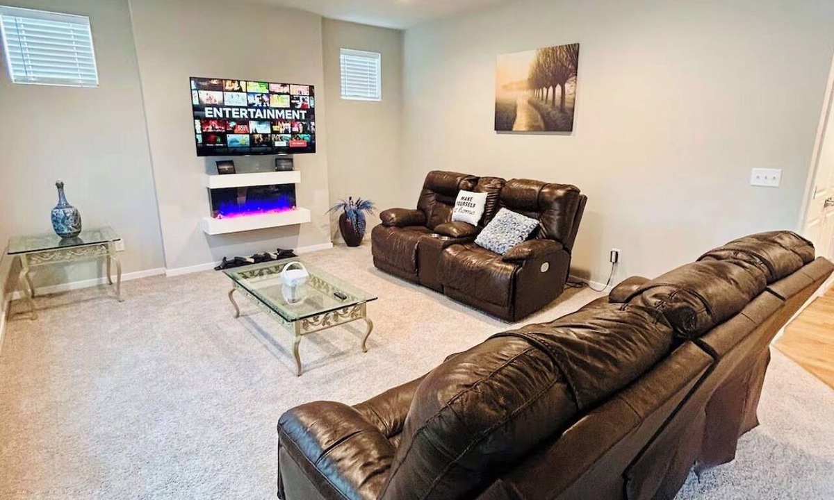 Blaine House | Spacious 4 BR 3 BA, 5 mins from Border and Downtown, Near Beach and Birch Bay