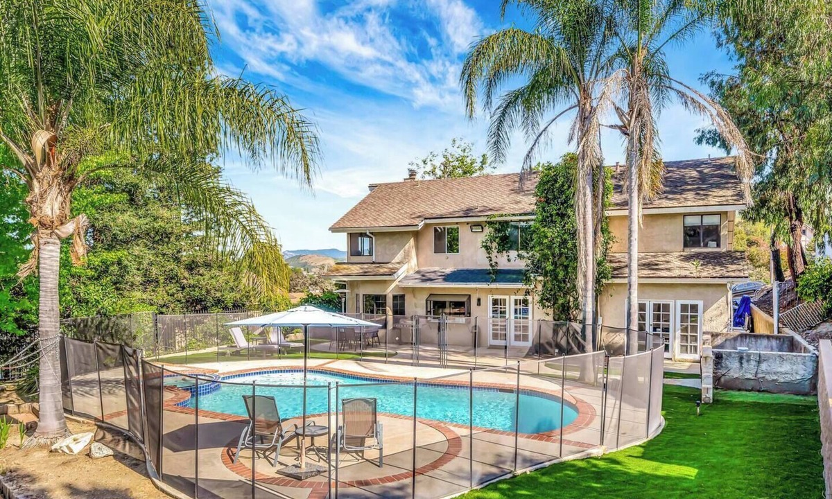 Agoura Hills House | Spacious 4BR+2 bonus spaces + Pool + Spa + Land!