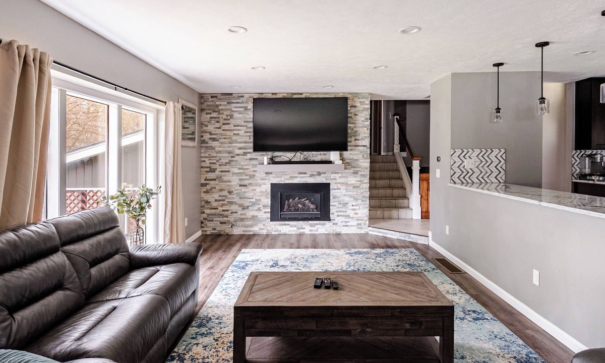 Fairwood House | Spacious 5-bedroom house in North Spokane with Hot tub & game room.