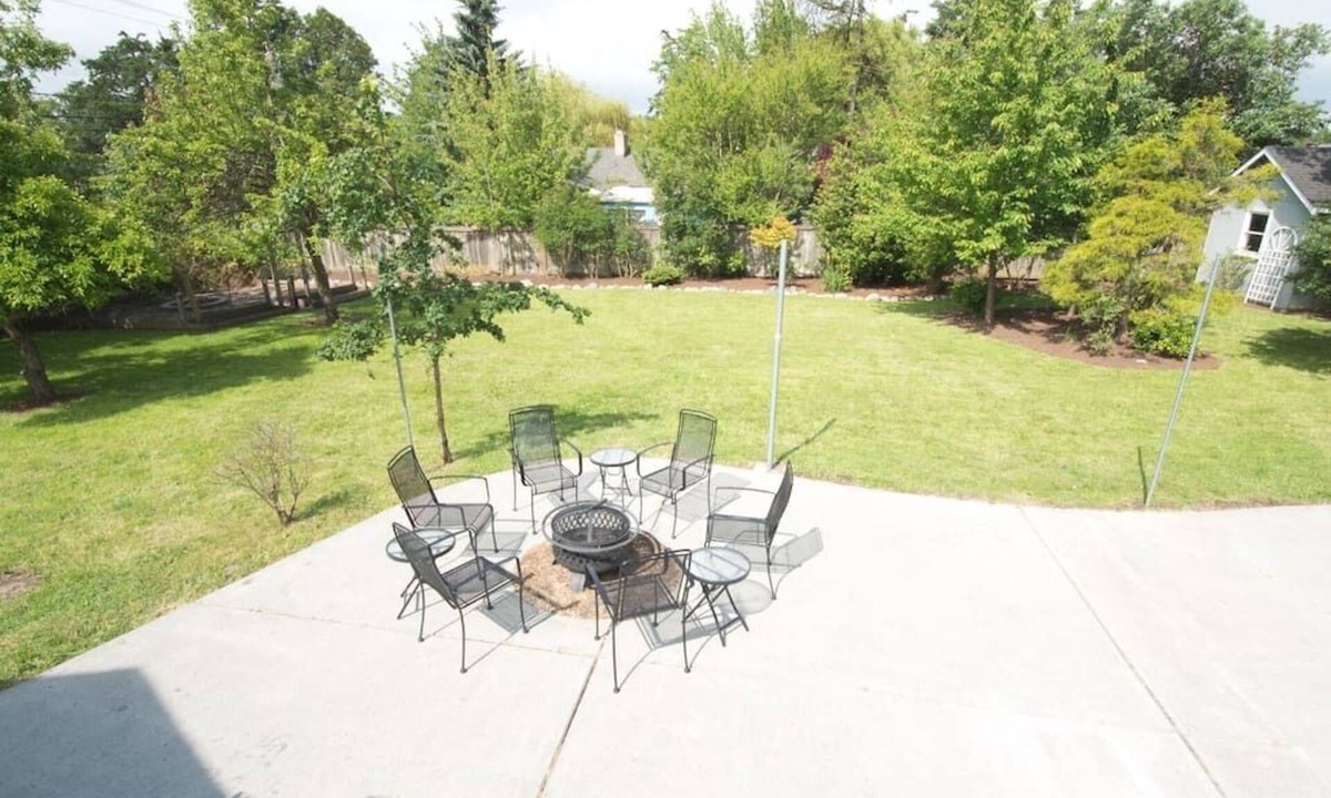 Oak Harbor House | Spacious 5BR 2BA Home - Fenced Yard, BBQ, Fire Pit