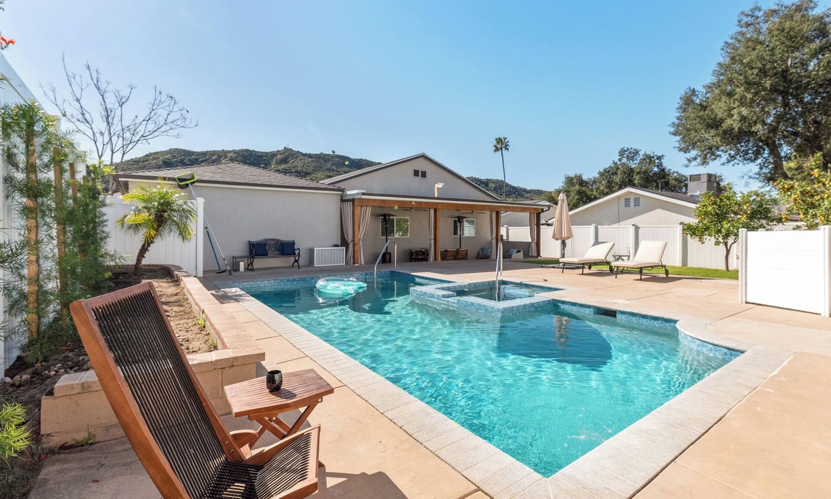 Sunland-Tujunga House | Spacious Tujunga Home : Relax Work Live