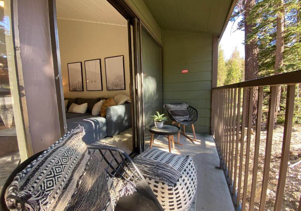 Mammoth Lakes House | St Anton Getaway Shared BBQ Pool & Hot Tub