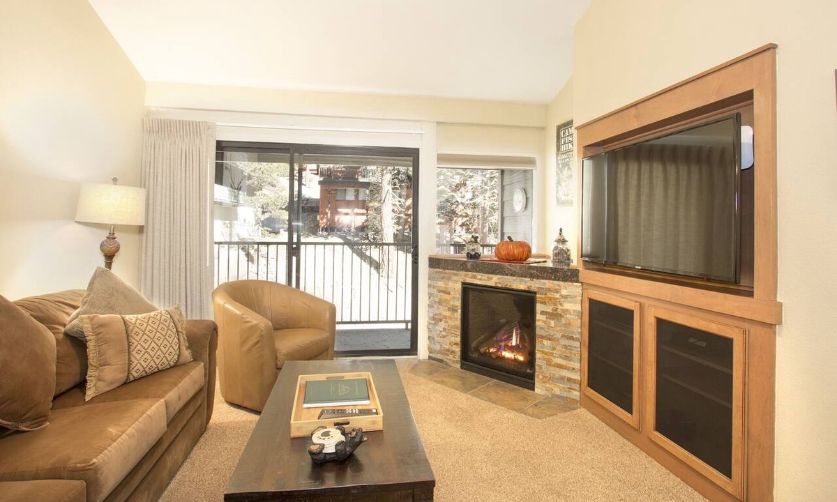 Mammoth Lakes Condo | St. Anton Street View 2-bedroom Condo w/Full Kitchen