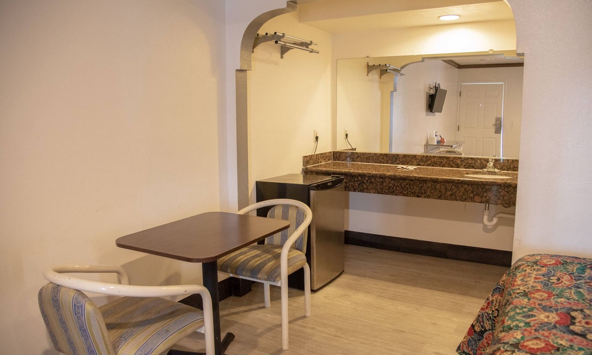 Mid City Hotel | Starlight Inn La Brea