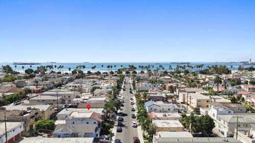 Belmont Shore Apartment | Steps to Beach - Beach Essentials Provided!