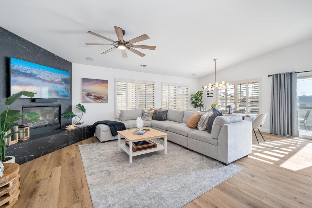 Oceano House | Steps To #PismoBeach with Poker, Foosball, FREE EV Charger, and Bikes