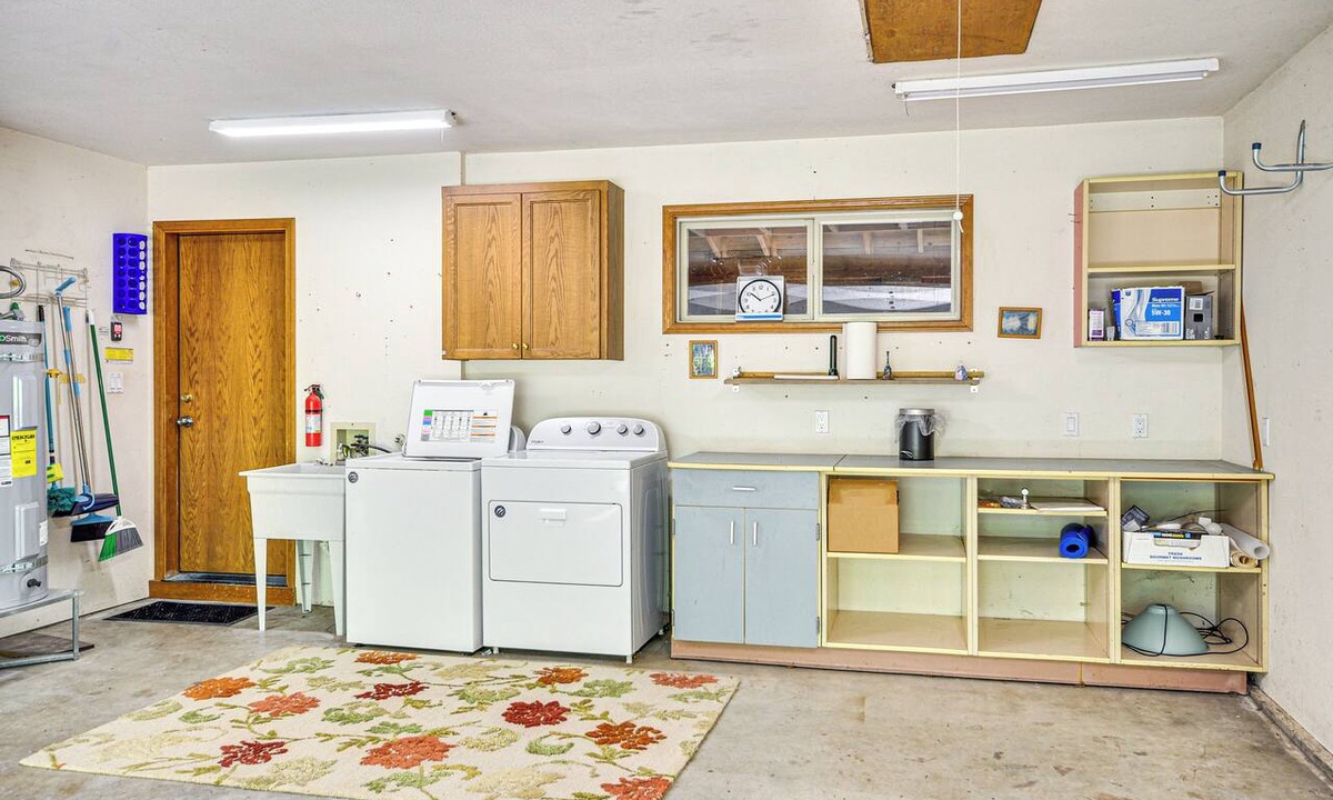 Mount Hood Village Cottage | Steps to River! Rhododendron Family Retreat