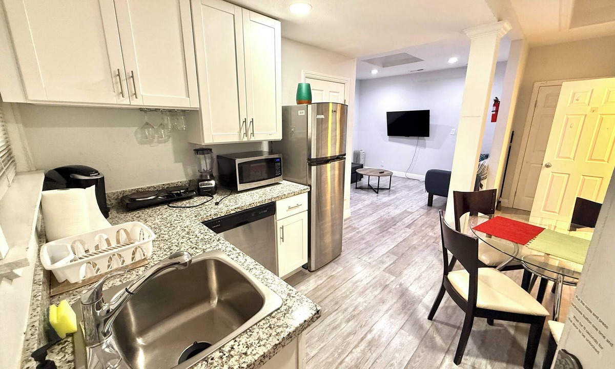 Burbank House | Stylish 2BR/2BA Retreat - SJC Downtown&Santana Row- Ideal for Travelers