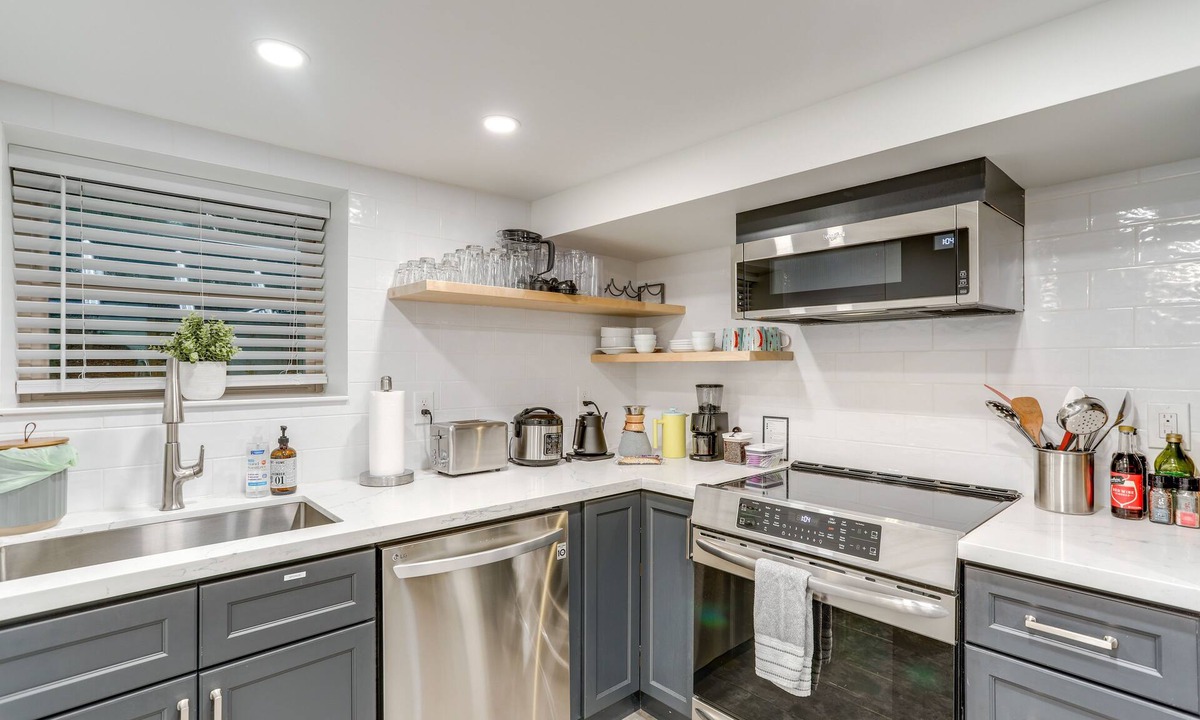 Ballard Apartment | Stylish Seattle Apt w/Sauna: 6 Mi to Downtown!