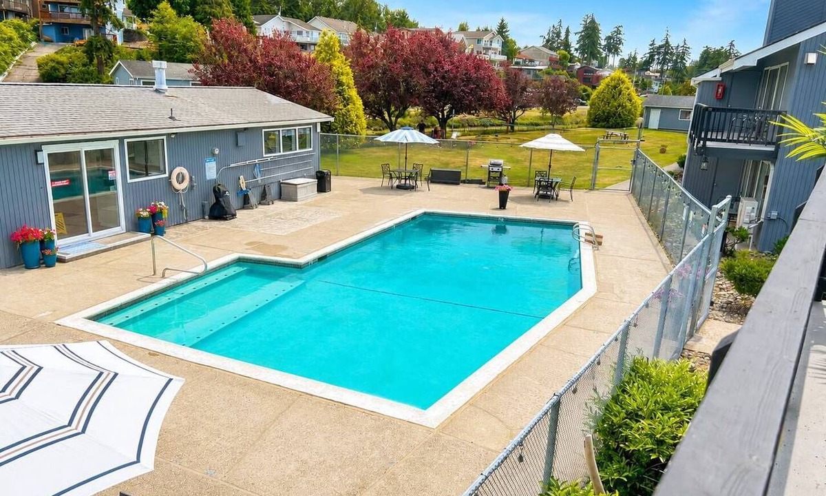 Birch Bay Condo | Summer Retreat w/Pool & Hot Tub Peaceful Condo - 106
