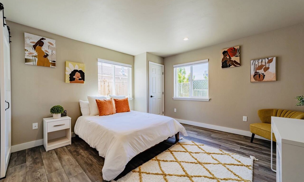 Myrtletown Condo | Sun and Pineapples Guest Suite🍍