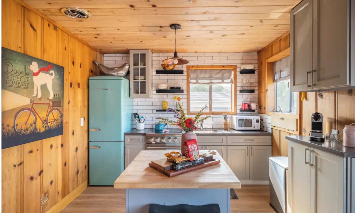 Dillon Beach Cottage | Sundog Cottage - Clean & Cozy - EV - Walk to Food & Beach - Fenced Yard for Dog
