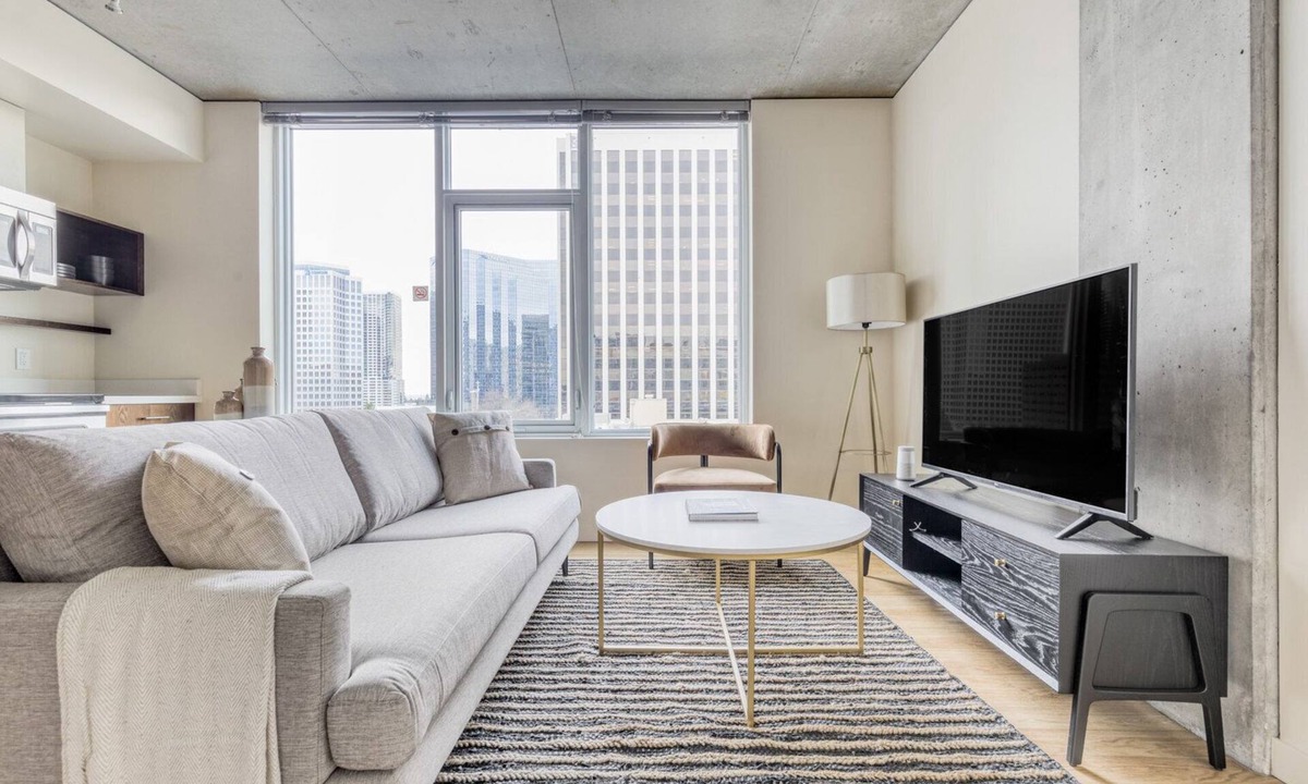 Northwest Bellevue Apartment | Sunny Downtown Bellevue 1BR w/Lounge & Gym, near Shops, by Blueground