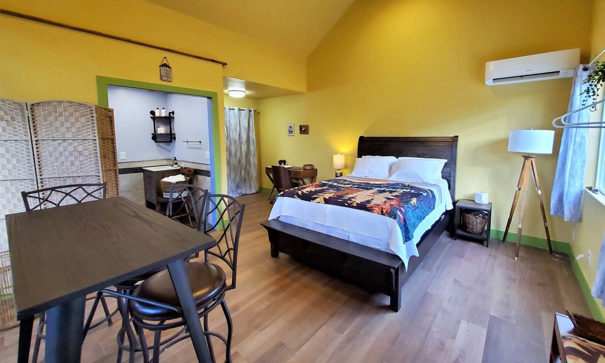 Medford Apartment | Sunshine Studio - Private apt and yard (eco, solar)