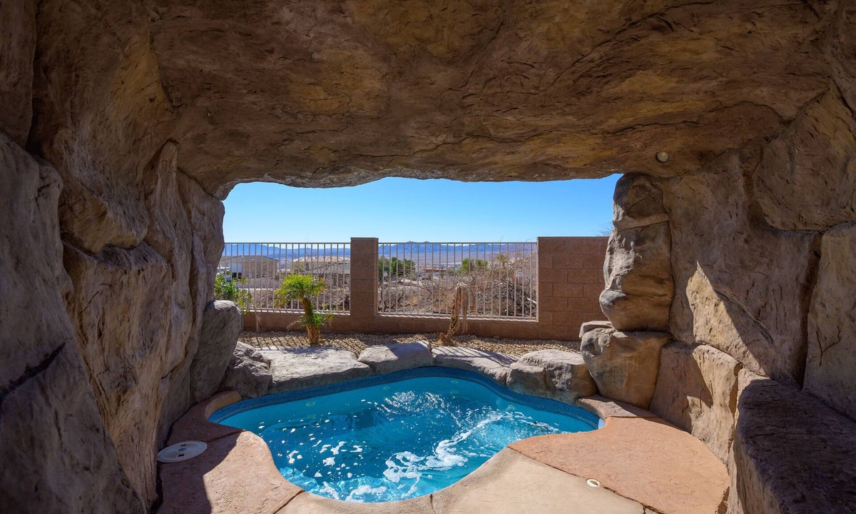 Sunridge Estates House | Superb Pool Home w/Grotto, Spa & Waterfall