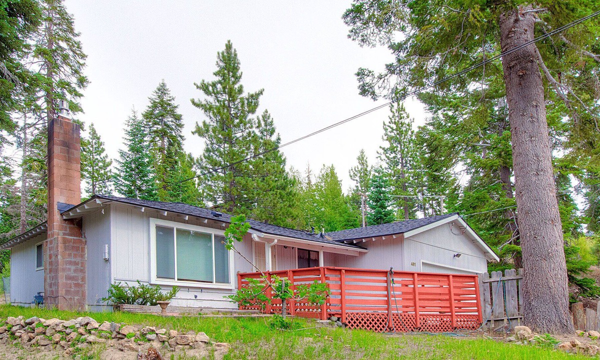 Upper Kingsbury House | Sweet Cabin w/BBQ, Fireplace, Large Deck, Pet Friendly, by Heavenly (NVH0861)