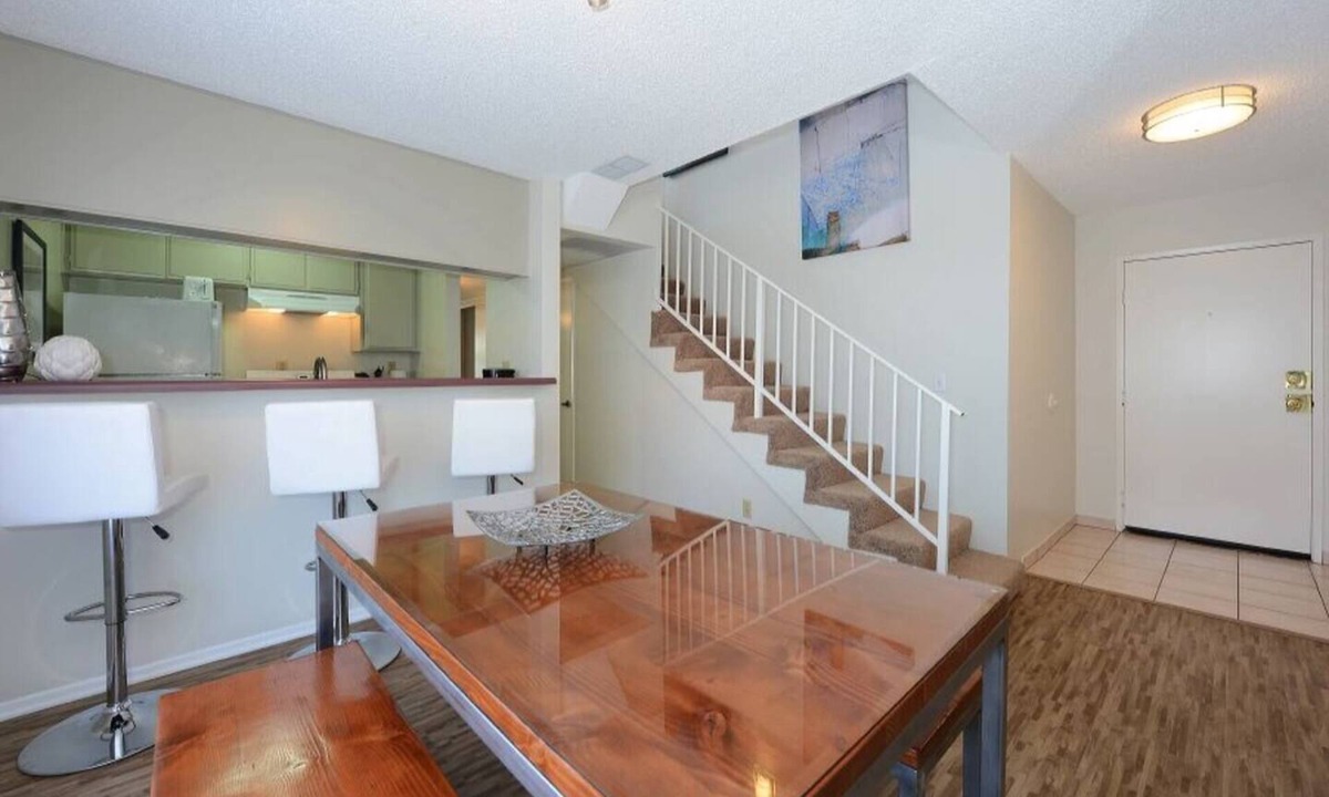 Palms Apartment | The Bagley #305 One Bedroom Corner Loft Penthouse