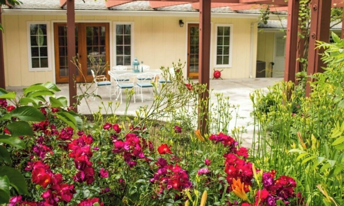 Salyer House | "The Bridge House" Relax & Recharge in a Spacious 5-Bedroom House: Pool, Wifi