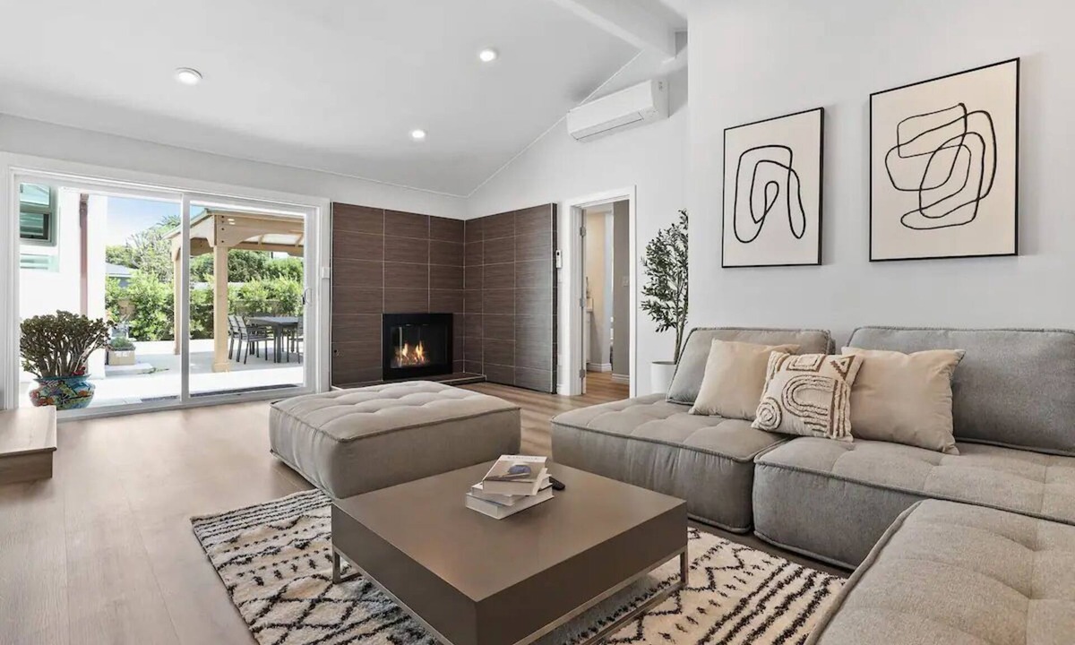 North Tustin House | The Disneyland Pool Villa