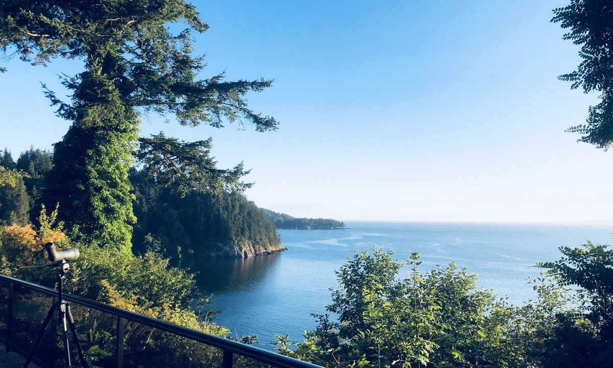 Anacortes House | The Fidalgo Overlook. Panoramic Puget Sound Views, Waterfront Bluff Retreat.
