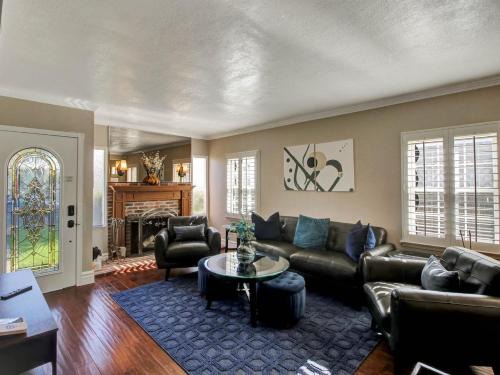 Del Aire House | The Golden Haven Retreat LAX SoFi