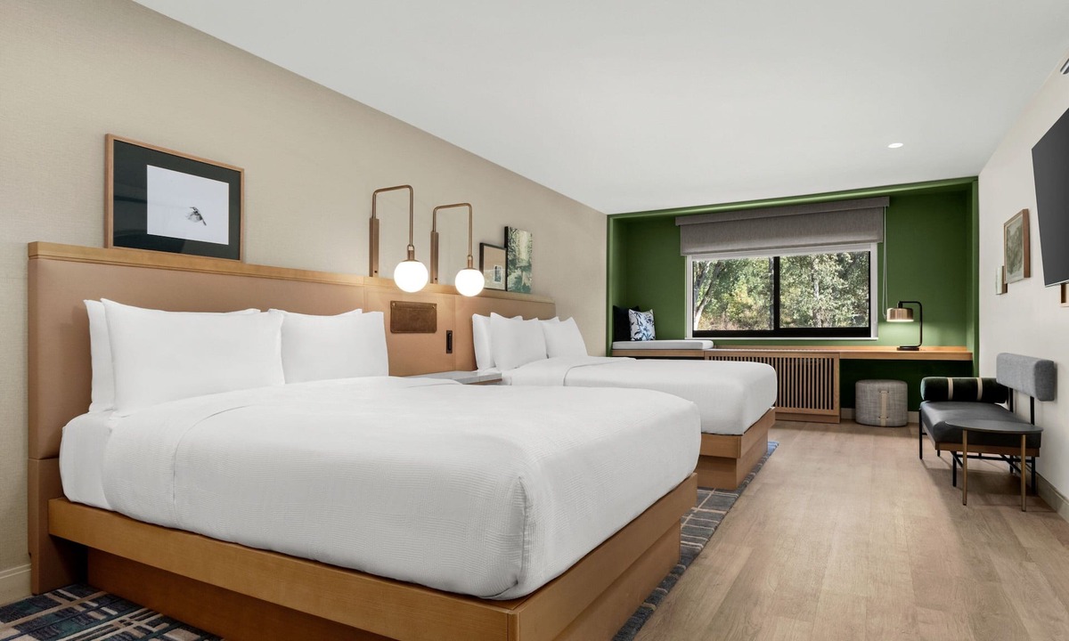 Oakhurst Hotel | The Inelle, Oakhurst Yosemite, a Tribute Portfolio Hotel