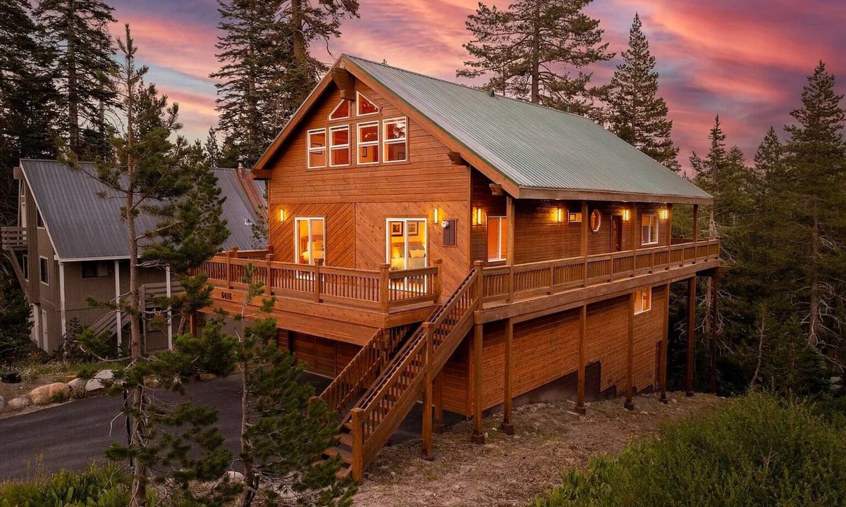 Serene Lakes House | The New Minglewood - a Beautiful 4-bedroom house with Hot Tub