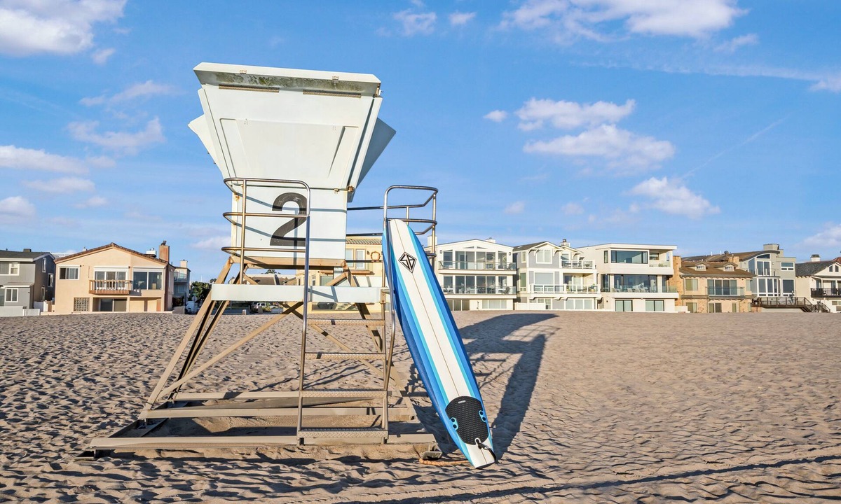 Hollywood Beach House | The Oxnard Oasis, Beachfront Bliss – Walk Straight Onto the Sand from Your Door!