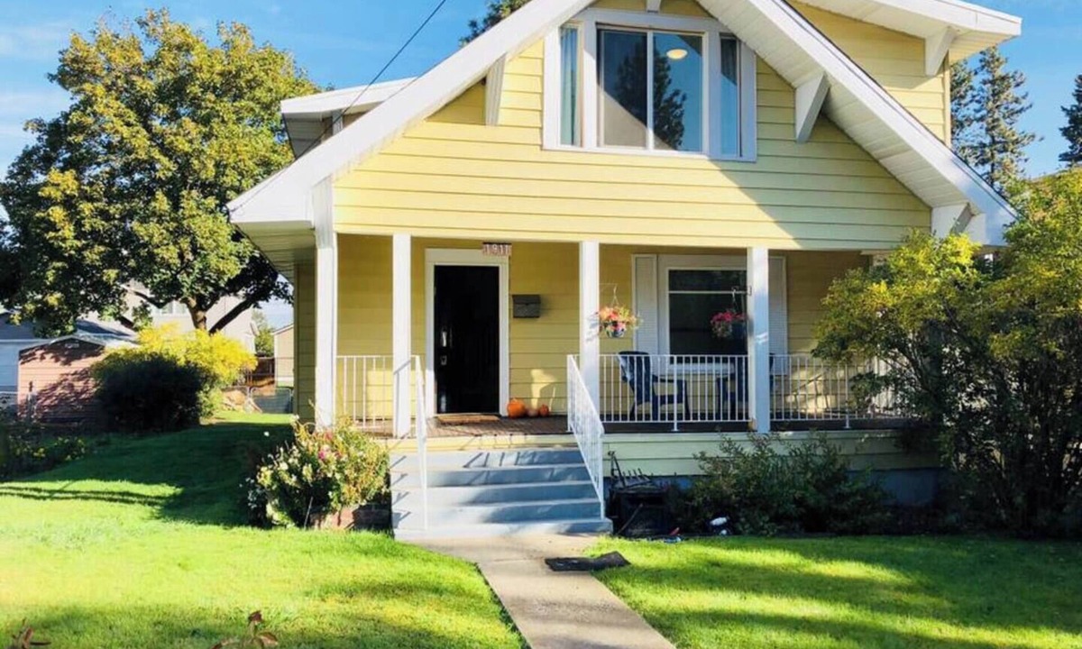 South Perry District House | The Perry Canary: Newly Renovated, Charming, Walk to Coffee and Restaurants