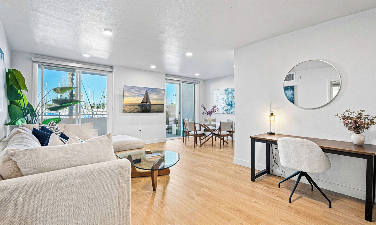 Marina del Rey Apartment | The Platinum Pearl' Marina Spirit Front Row Water View Pool, Gym