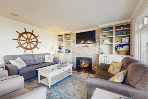 Bellingham House | The Sunset Beach House