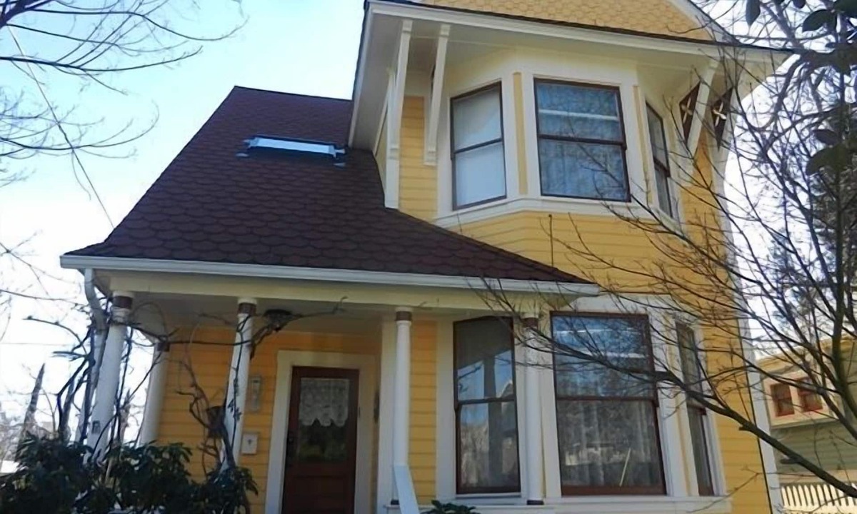 Historic Downtown District House | The Victorian Secret - Just Steps to Theaters, Plaza, Restaurants & Park. ENJOY!