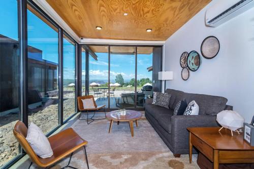 Quincy House | The Wine Box 11B at Cave B Ridge Wine Relax Enjoy