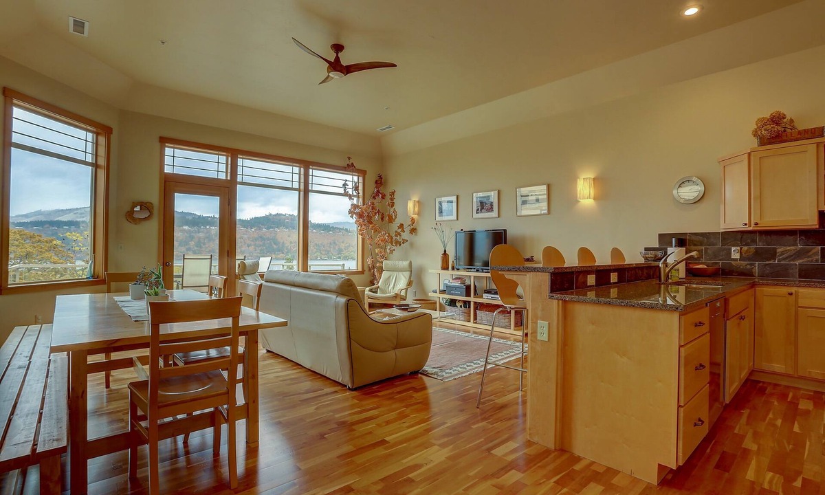 Hood River House | Three Rivers - Ski Hood - Winter special!