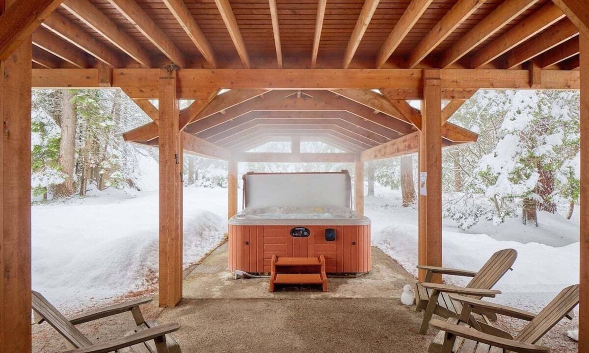 Ardenvoir House | Timbercrest Lodge - Hot Tub Nights, Mountain Air