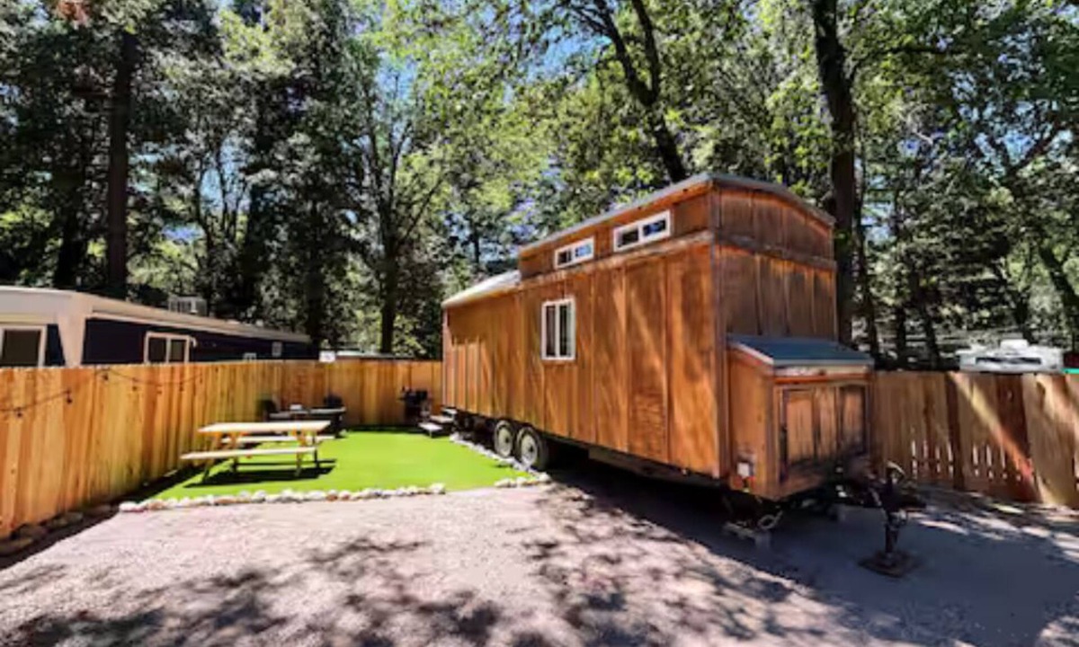 Dunsmuir House | Tiny Home near MT Shasta!