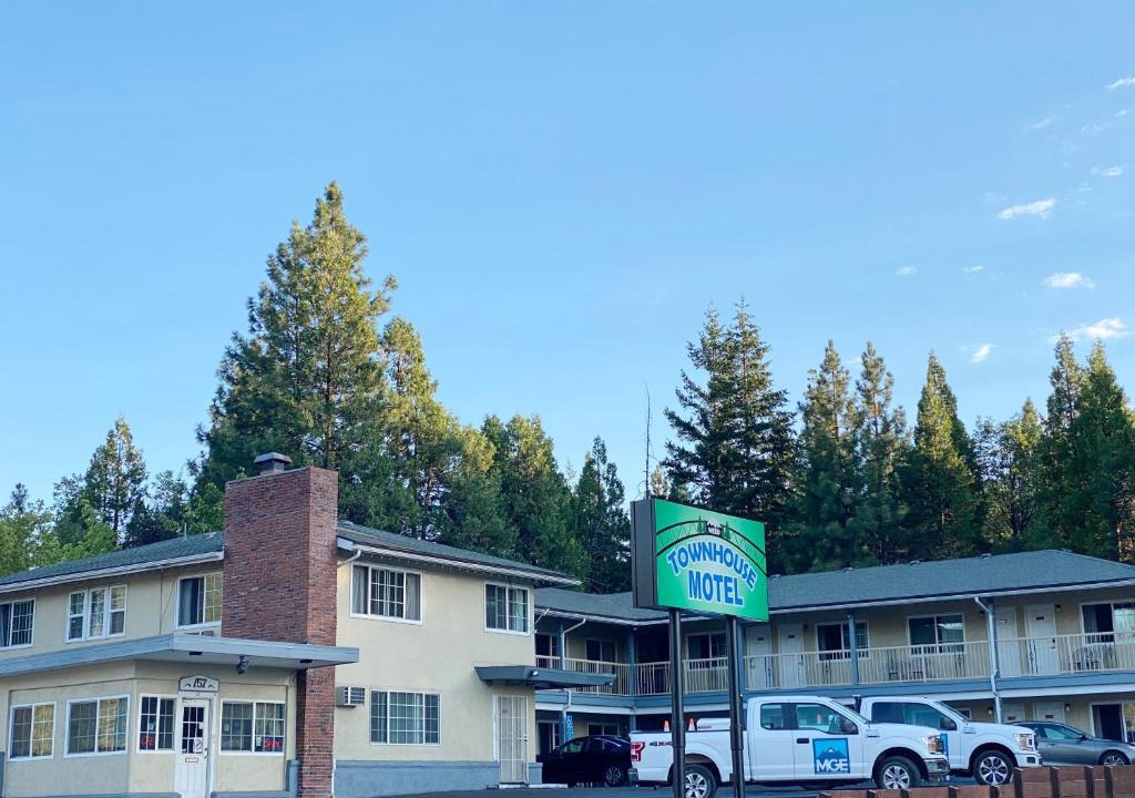 Weed Hotel | Townhouse Motel