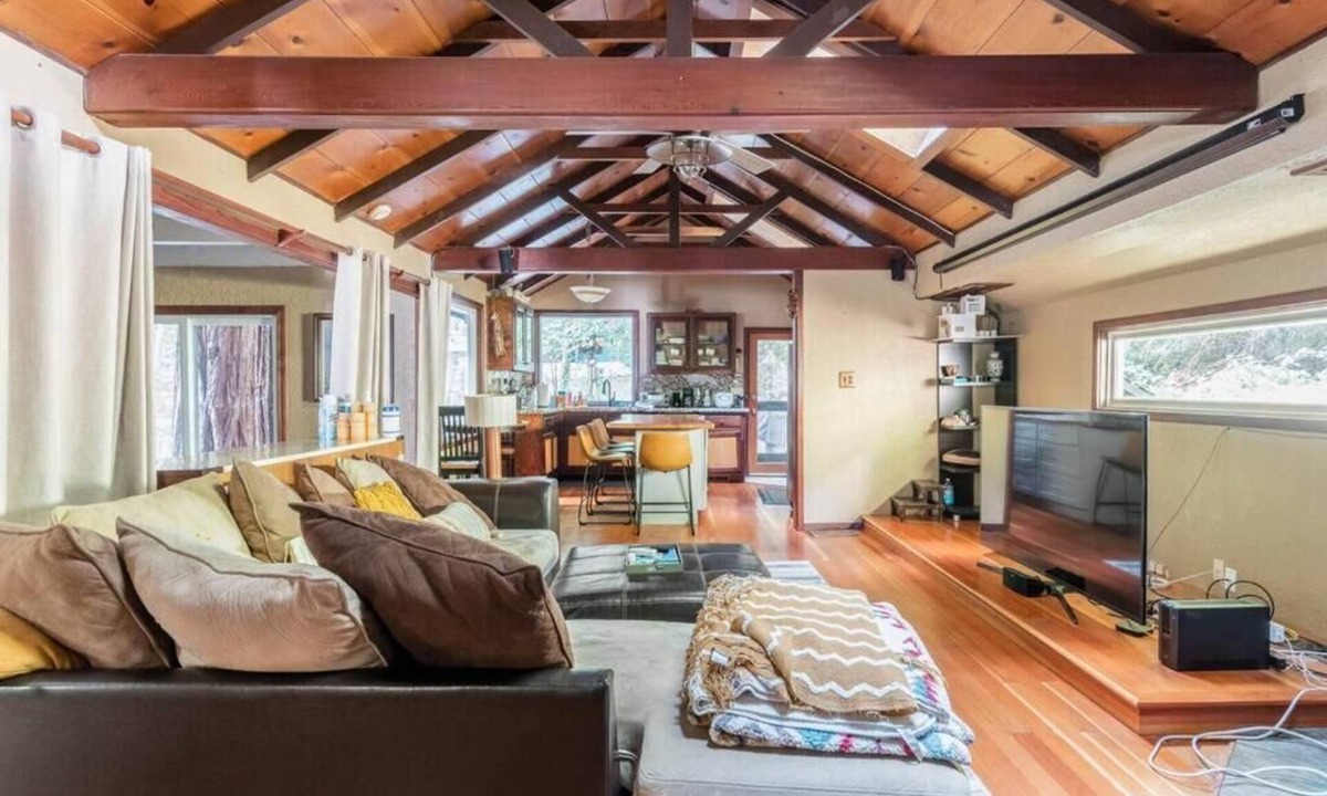 Los Gatos Cabin | Tranquil creek mountain cabin in Los Gatos perfect for a getaway