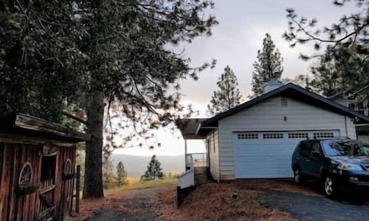 Volcano House | Tranquil Mountain retreat 180° Views, onsite hike, wildlife, games, near winery