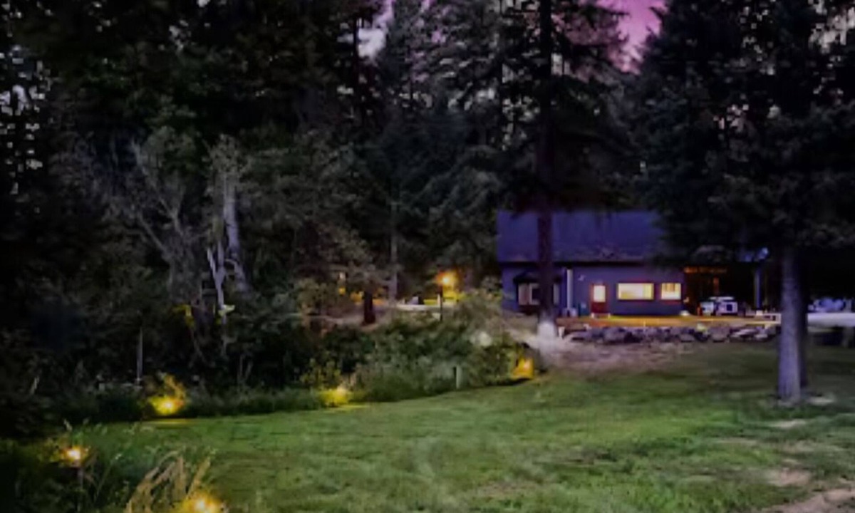 Chattaroy House | Tranquil Nature Retreat on 12 acres!