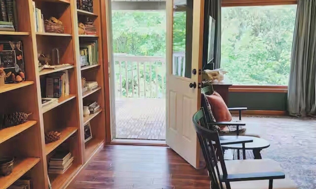 Battle Ground House | Tranquil organic microfarm with farm animals & AC in charming Battle Ground
