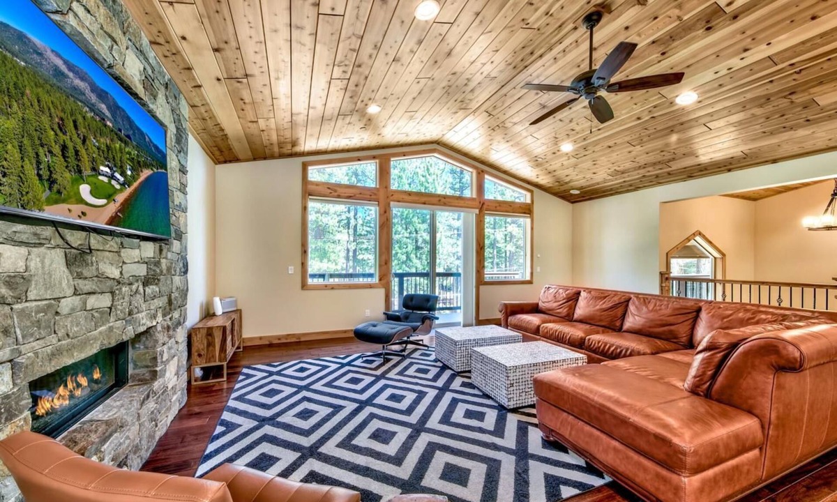 Country Club Estates House | Tranquility in the Trees - Hot Tub, Projection TV Theater