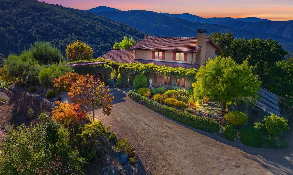 Carmel Valley House | Tuscan Vineyard Retreat with 360 Views and Pool