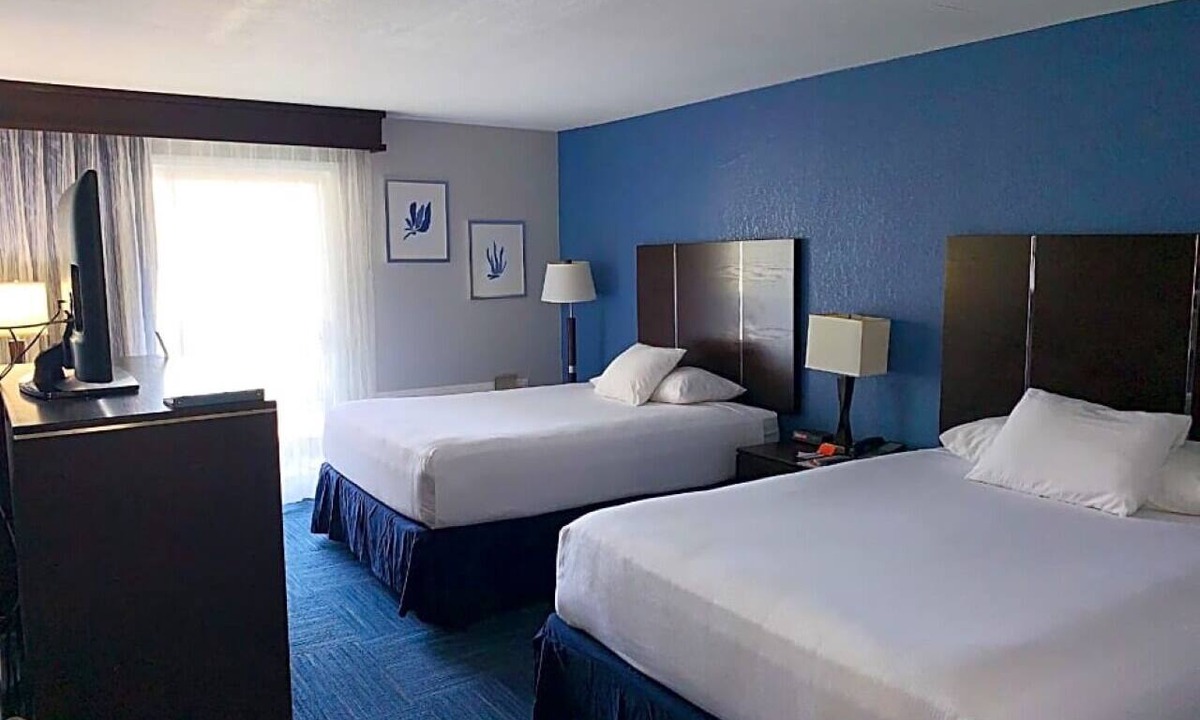 Old Towne Hotel | Two Queen Balcony Stay Near Seal Beach Pier, Food Tours and Breakfast Included