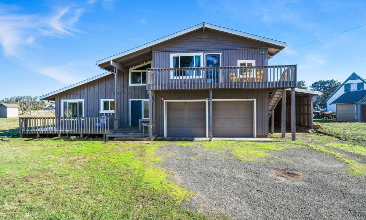 Fort Bragg Villa | Updated 5BR ocean view villa in Mendocino - Fort Bragg with firepit & hot tub