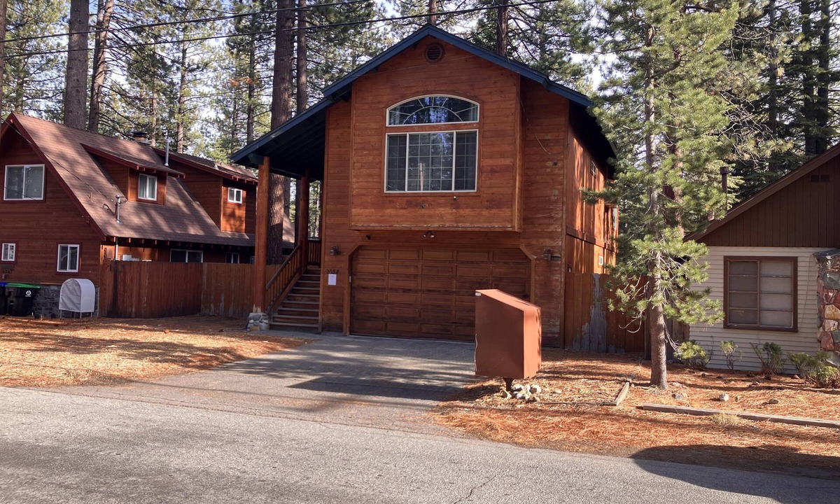 Tahoe Island Ski Chalet | Upscale Mountain home on the bike path with hot tub