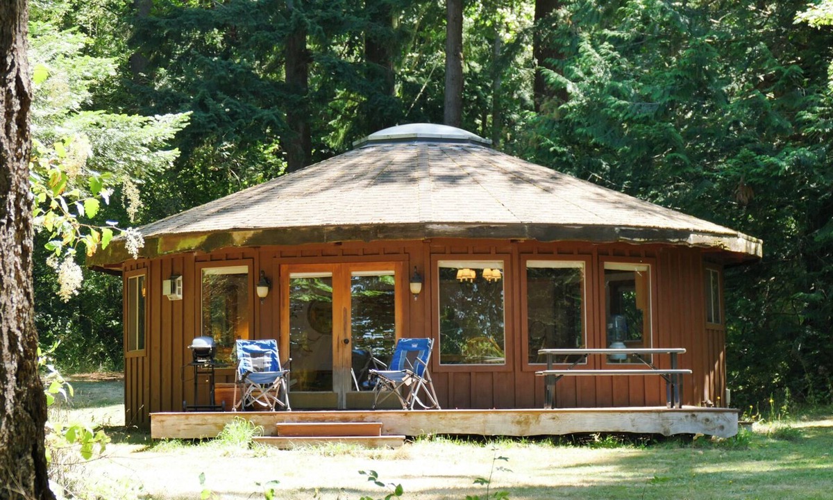 Lummi Island Cabin | Upscale Yurt/Sauna/Pet Friendly/Water View/FP, close to beach