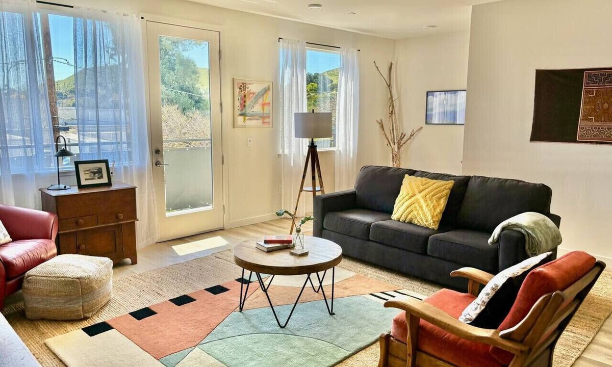 Railroad District House | Urban SLO Living+walkable+views+balcony