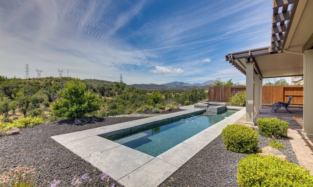 Sunset House | Vacation home just 3 minutes to Sacramento River
