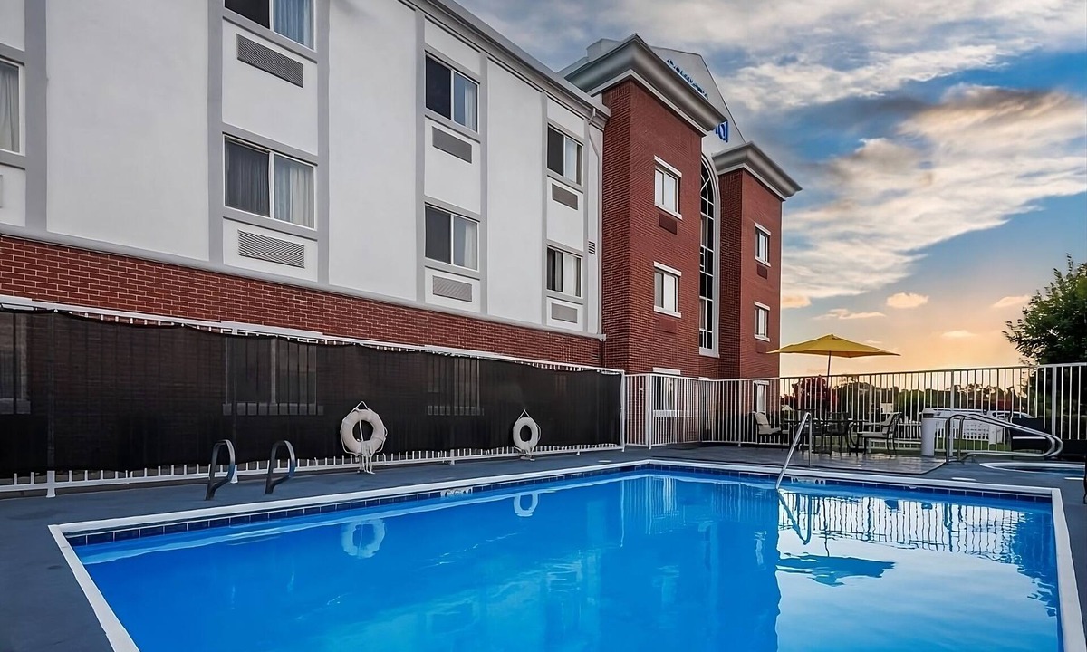 Vacaville Hotel | Value Stay! Short Drive to Browns Valley Park! With outdoor pool and terrace